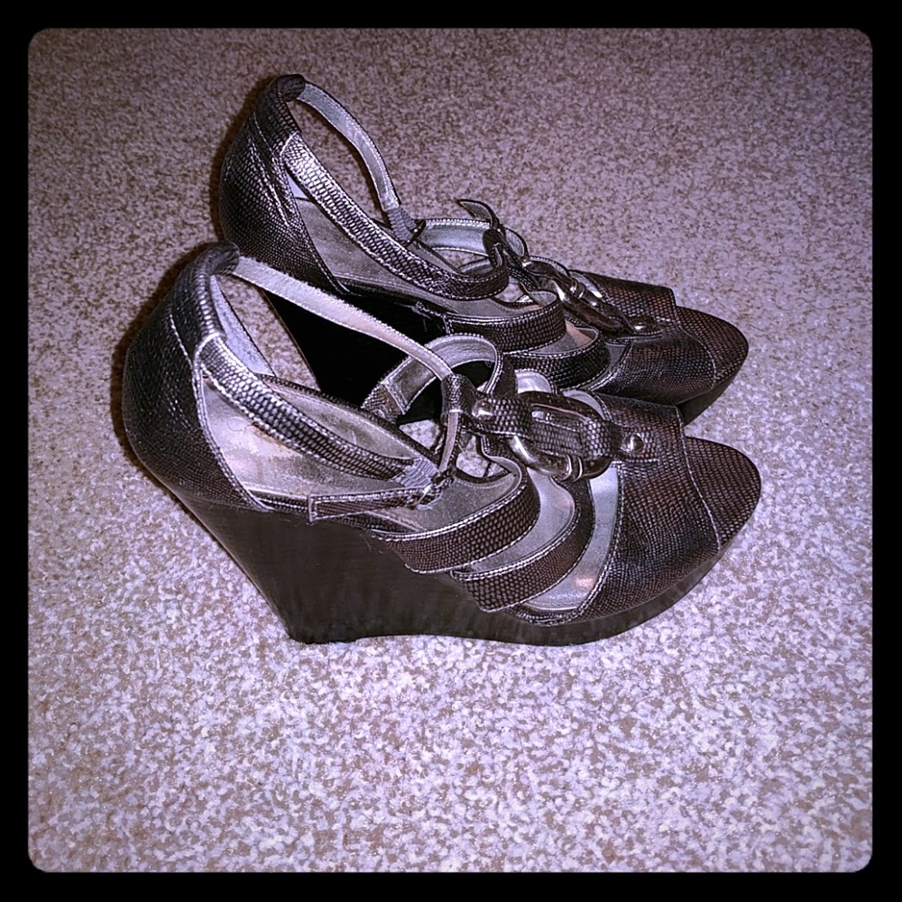 Silver wedges